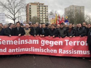 Hanau’da Binlerce Kişi Irkçı Terör Saldırısına Karşı Bir Araya Geldi