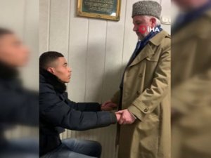 Almanya’da Irkçı Saldırıdan Kurtulan Kamerunlu Genç Müslüman Oldu