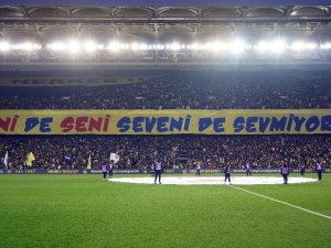 Fenerbahçeli Taraftarlardan Derbi Koreografisi