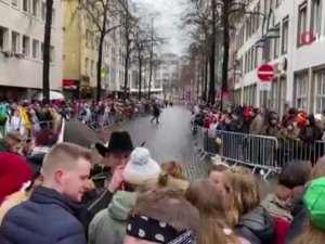 Almanya’daki Karnavalda Hanau Saldırısı Unutulmadı