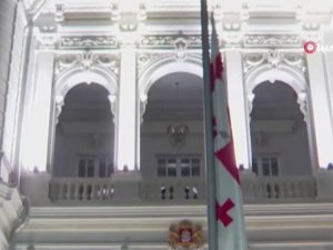 Gürcistan’da Bayraklar Yarıya İndirildi