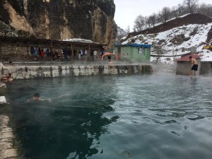 Kato Dağı’ndaki Kaplıca Ziyaretçilerin Akınına Uğradı