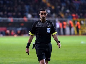Kayserispor-göztepe Maçını Mete Kalkavan Yönetecek