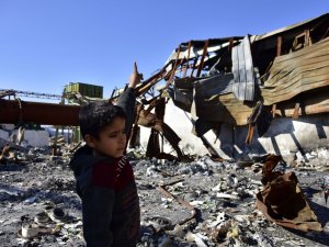 Bombalanan Fabrikanın Enkazında Yaşıyorlar