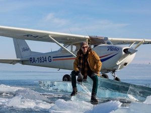 Rus Pilot Küçük Uçağıyla Buz Tutan Baykal Gölüne İniş Yaptı