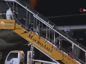 Karantina Gemisinden Tahliye Edilen Filipinliler Ülkesine Döndü