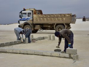 Suriye’de Kalıcı Briket Ev Yapım Çalışmaları Devam Ediyor