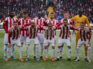 Sivasspor’da 4 Futbolcu Kart Sınırında!