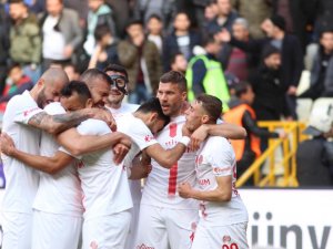 Antalyaspor İle Fenerbahçe 48. Randevuda