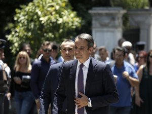 Miçotakis: “Yunanistan Sınırda Hiçbir Kaçak Geçişe Tahammül Göstermeyecek”