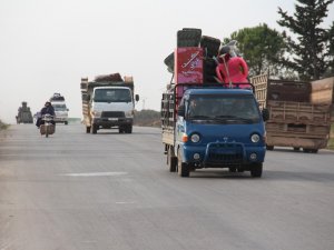 Suriyeliler, Türkiye Sınırlarına İlerliyor