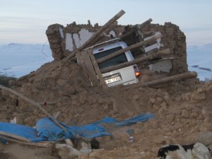 Başkale’de Deprem Bölgesinde Yaralar Sarılıyor