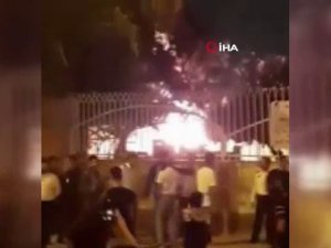 İran’da Korona Hastalarının Tutulduğu İddia Edilen Sağlık Ocağı Ateşe Verildi