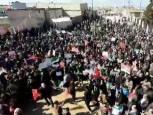 Halep’te Yüzlerce Kişi Rejimi Ve Rusya’yı Protesto Etti