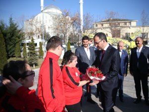 Bakan Kasapoğlu, Özel Sporcular İle Bir Araya Geldi