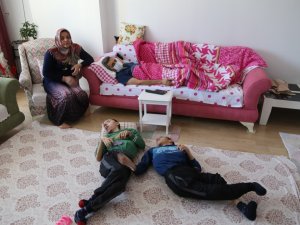 Engelli İki Oğlu Ve Kanser Hastası Eşine Tek Başına Bakıyor