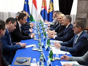 Stefanovic, Göçmen Akınına Karşı Sınıra Güvenlik Güçleri Yığdı