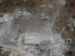 Rejim Sivillere Uykuda Saldırdı