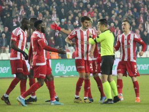 Sivasspor’da Sarı Alarmı !