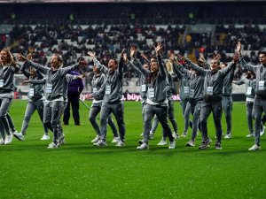 Beşiktaş Kadın Futbol Takımı, Vodafone Park’ı Selamladı