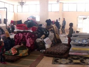 Bombardımandan Kaçan Suriyeliler Mezarlıkta Yaşıyor