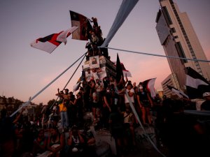 Şili’de Hükümet Karşıtı Protestolar Yeniden Alevlendi