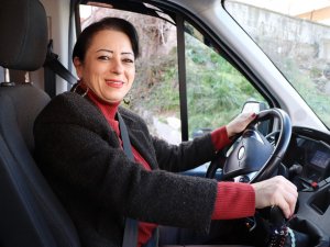 Samsun’un Tek Kadın Servis Şoförü Öğrencilerin Gözdesi