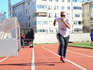 Üç Torun Sahibi, 66 Yaşında, Rekoru Hala Kırılamıyor