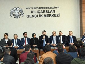 Bakan Kurum Üniversiteli Gençlerle Buluştu
