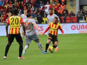 İlk Yarı Başakşehir’in Üstünlüğüyle Bitti