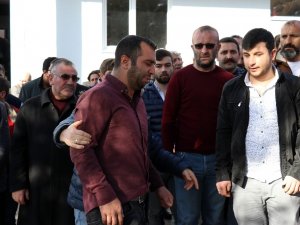 Balık Havuzuna Düşerek Boğulan Minik Beren Son Yolculuğuna Uğurlandı