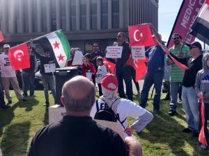 Los Angeles’ta, İdlib’deki Türk Askerlerine Destek Gösterisi