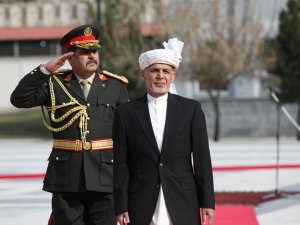 Afganistan’da Aynı Anda 2 Farklı Yemin Töreni