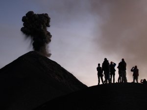 Yanardağ Patlamasının Eşsiz Anları Havadan Görüntülendi