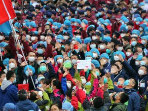 Wuhan’da Geçici Kurulan Hastaneler Kapatılıyor