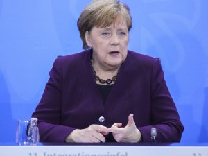 Merkel: “Almanya’nın Yüzde 70’i Enfekte Olabilir”