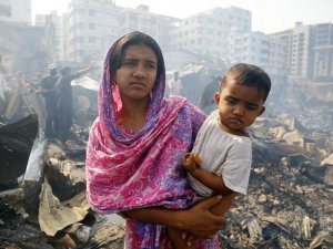 Bangladeş’te Gecekondu Mahallesinde Yangın