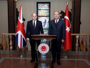 Milli Savunma Bakanı Akar İngiliz Mevkidaşı İle Görüştü