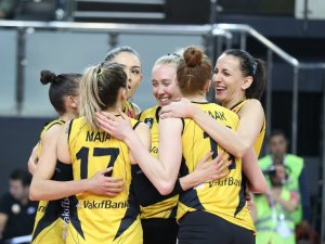 Vakıfbank, Üst Üste Sekizinci Kez Yarı Finalde