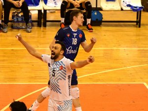 Voleybol Efeler Ligi: Tokat Bld. Plevne: 0 - Halkbank Ankara: 3