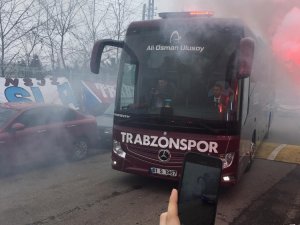 Trabzonspor Taraftarı Takımını Yalnız Bırakmadı