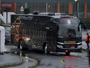 Galatasaray Ve Beşiktaş Stada Ulaştı