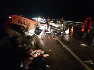 Sinop'ta iki otomobil çarpıştı: 4 ölü, 6 yaralı