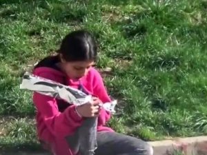 Çiçek Satan Kız Çocuğuna Sürpriz Bisiklet Hediyesi