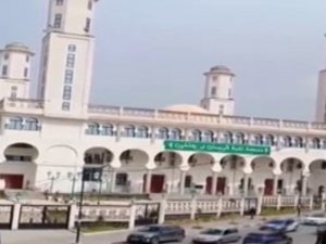 Cezayirli Müezzin Ezan Okurken Gözyaşlarını Tutamadı