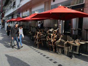 Tunus’ta Sokağa Çıkma Yasağı İlan Edildi