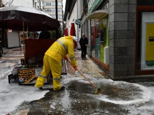 Trabzon’da Sokaklar Çamaşır Suyu İle Yıkanıyor