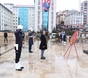 Rize'de Çanakkale Deniz Zaferi'nin 105. Yıl Dönümü Çelenk Sunumuyla Kutlandı!