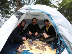 Korona Virüsünden Korunmak İçin Yaylada Kamp Kurdular