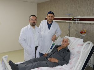 87 Yaşındaki Hasta ’Debranching’ Yöntemi İle Hayata Tutundu